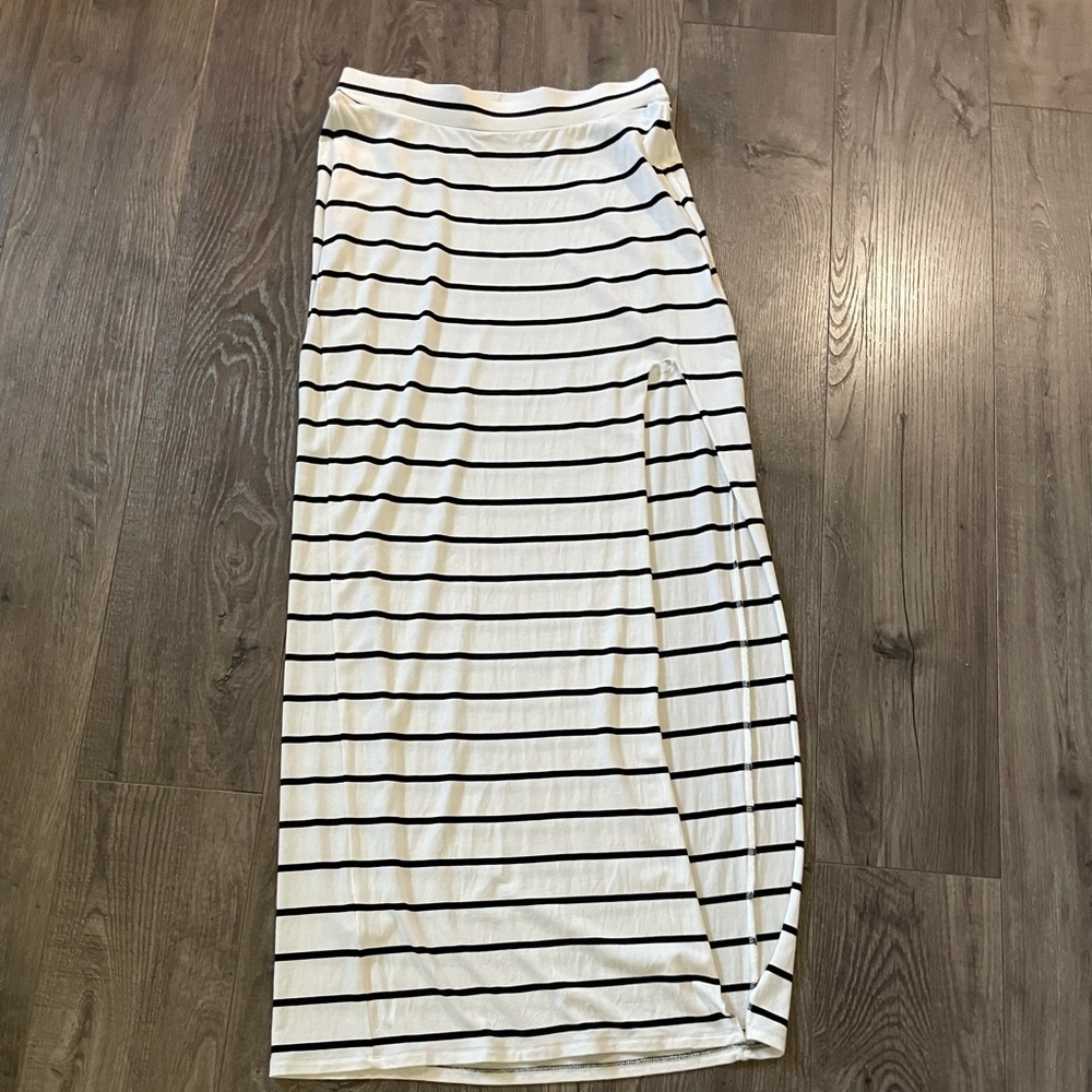 High slit skirt